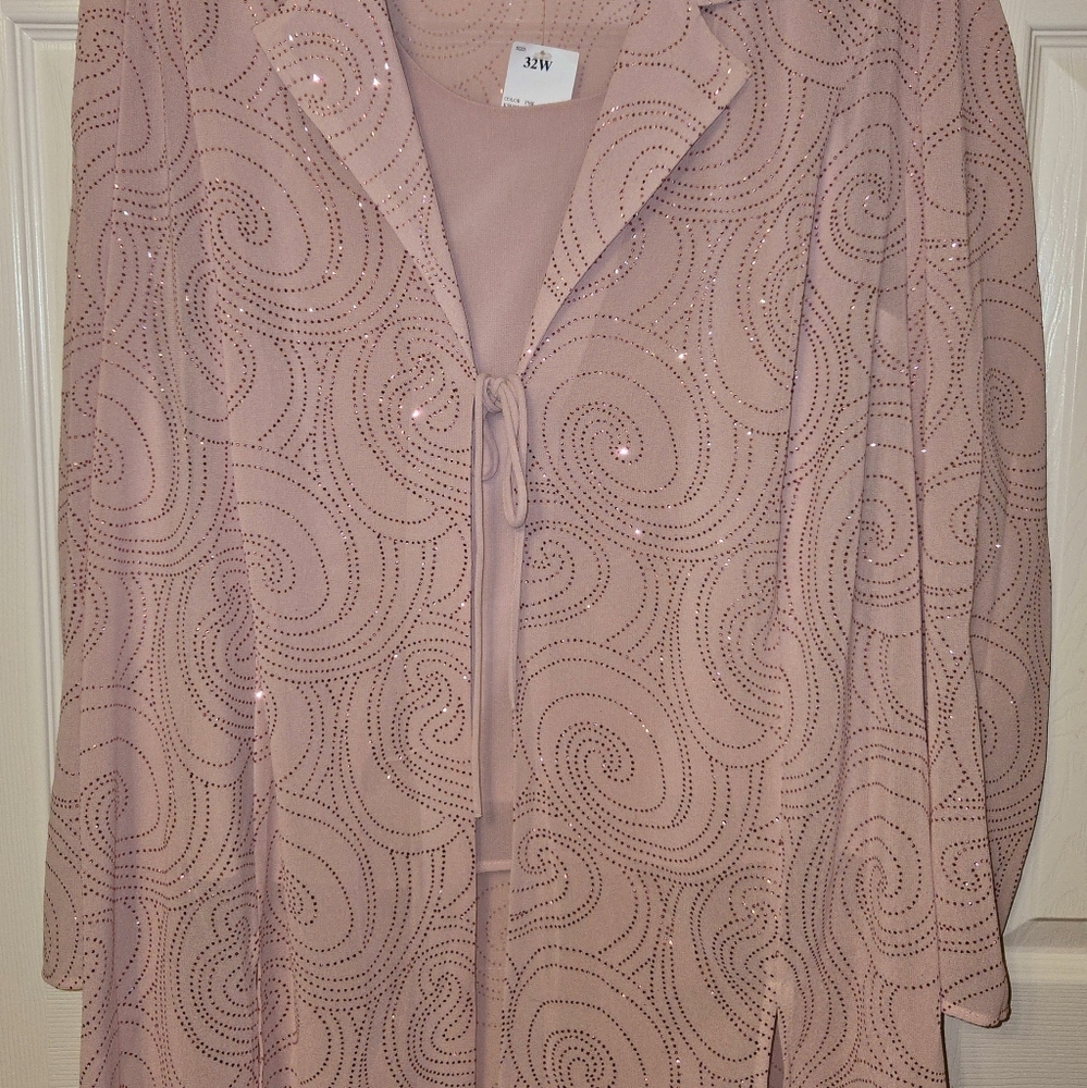 Beautiful 2-pc sequined shirt and shell duo